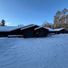 The Hive, a spacious secluded, pet-friendly retreat!