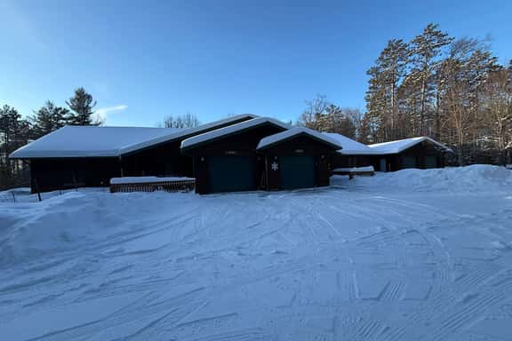 The Hive, a spacious secluded, pet-friendly retreat! - Image 1