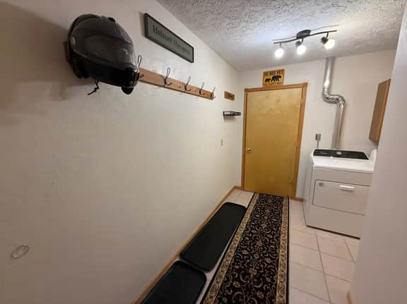 The Hive, a spacious secluded, pet-friendly retreat!