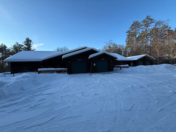The Hive, a spacious secluded, pet-friendly retreat!